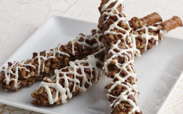 Caramel Pecan Pretzel Rods